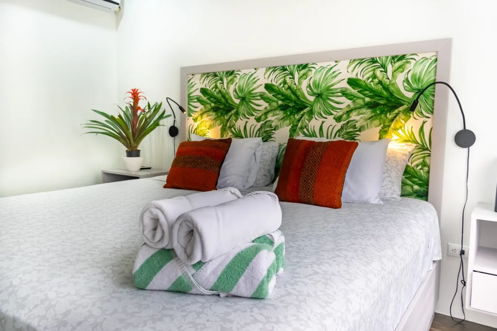 BUKALA VILLAGE LODGE HUMMINGBIRD