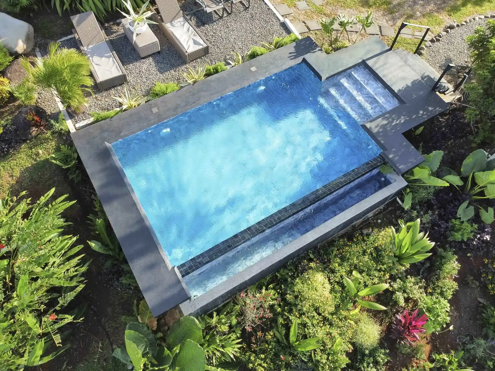 Arenal Kabata Luxury Home infinity pool