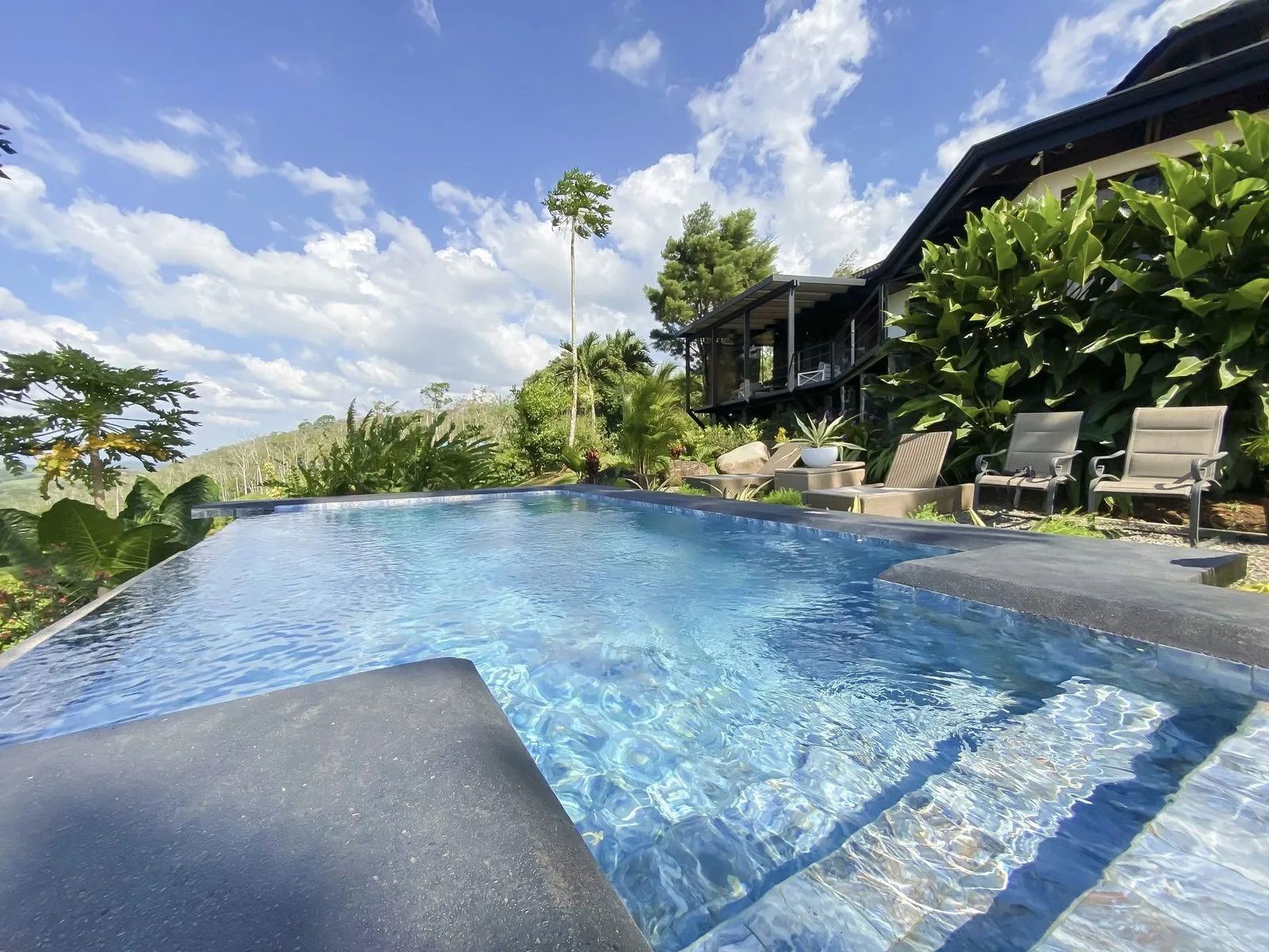 Arenal Kabata Luxury Home pool view