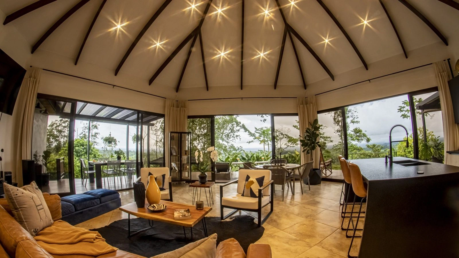 Arenal Kabata Luxury Home living room