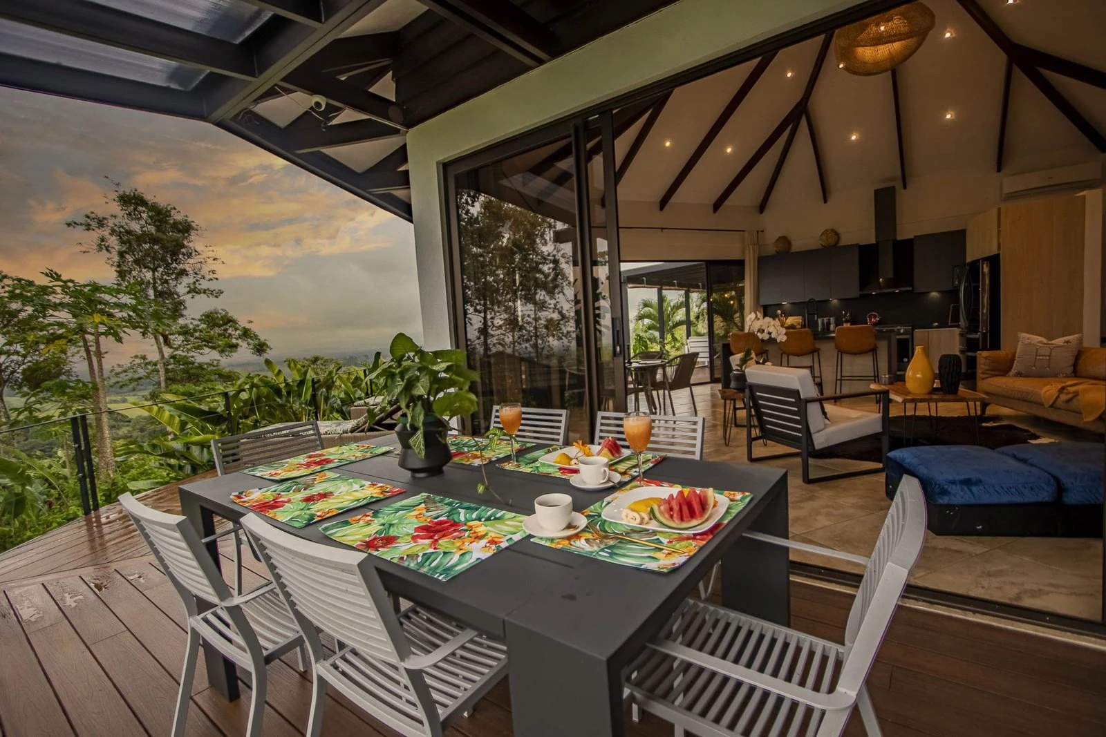 Arenal Kabata Luxury Home terrace dining