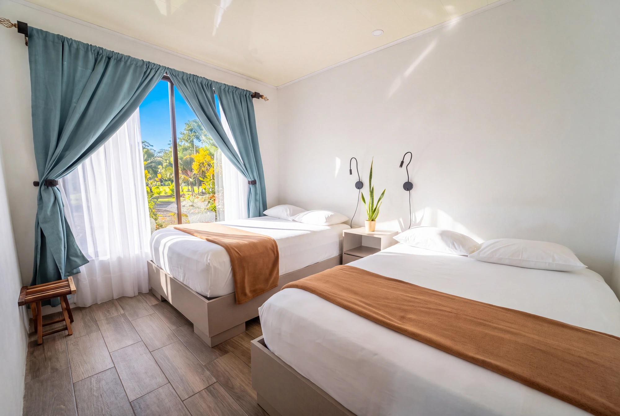Bromelias Home twin bedroom with window