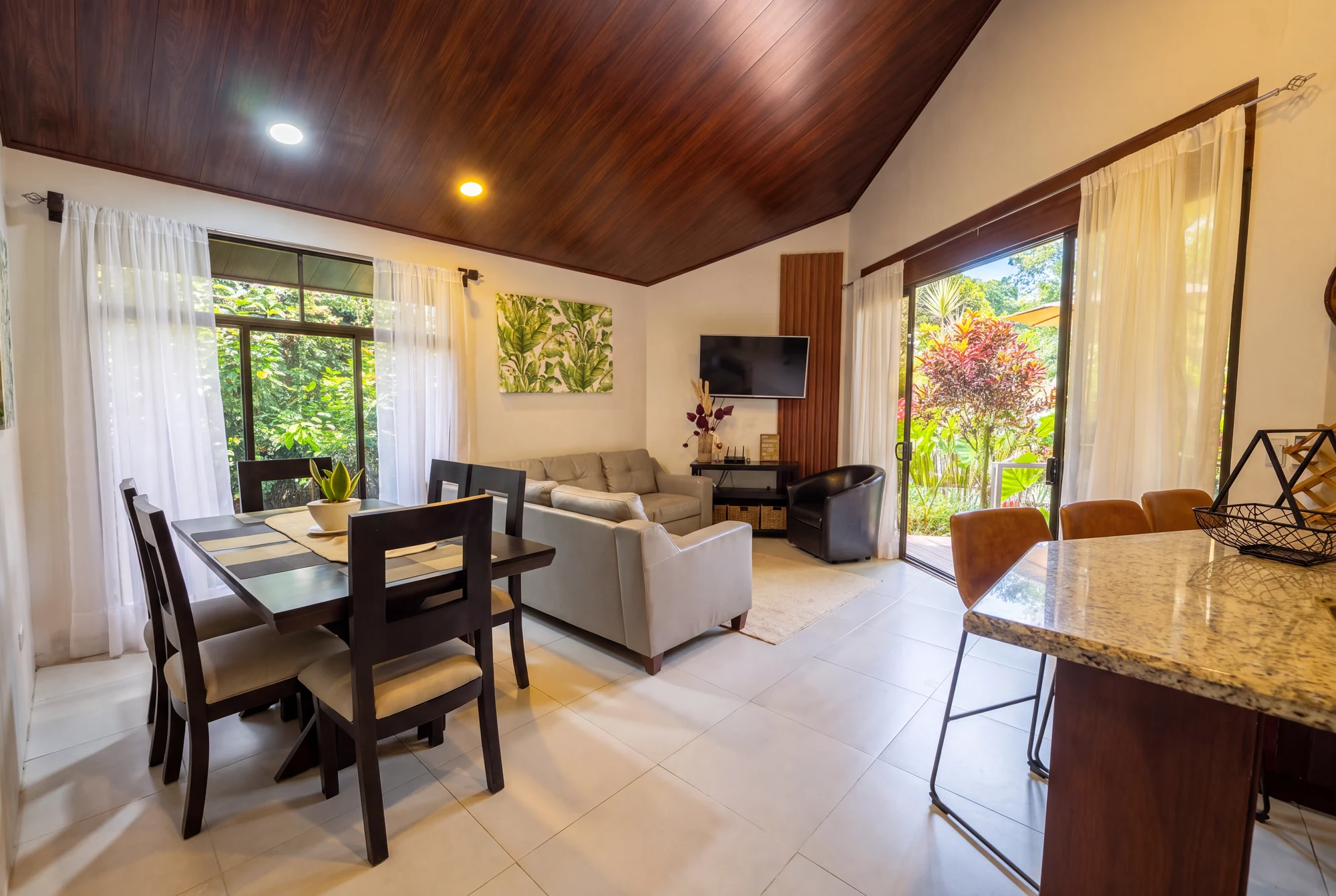 Bromelias Home living, dining and kitchen