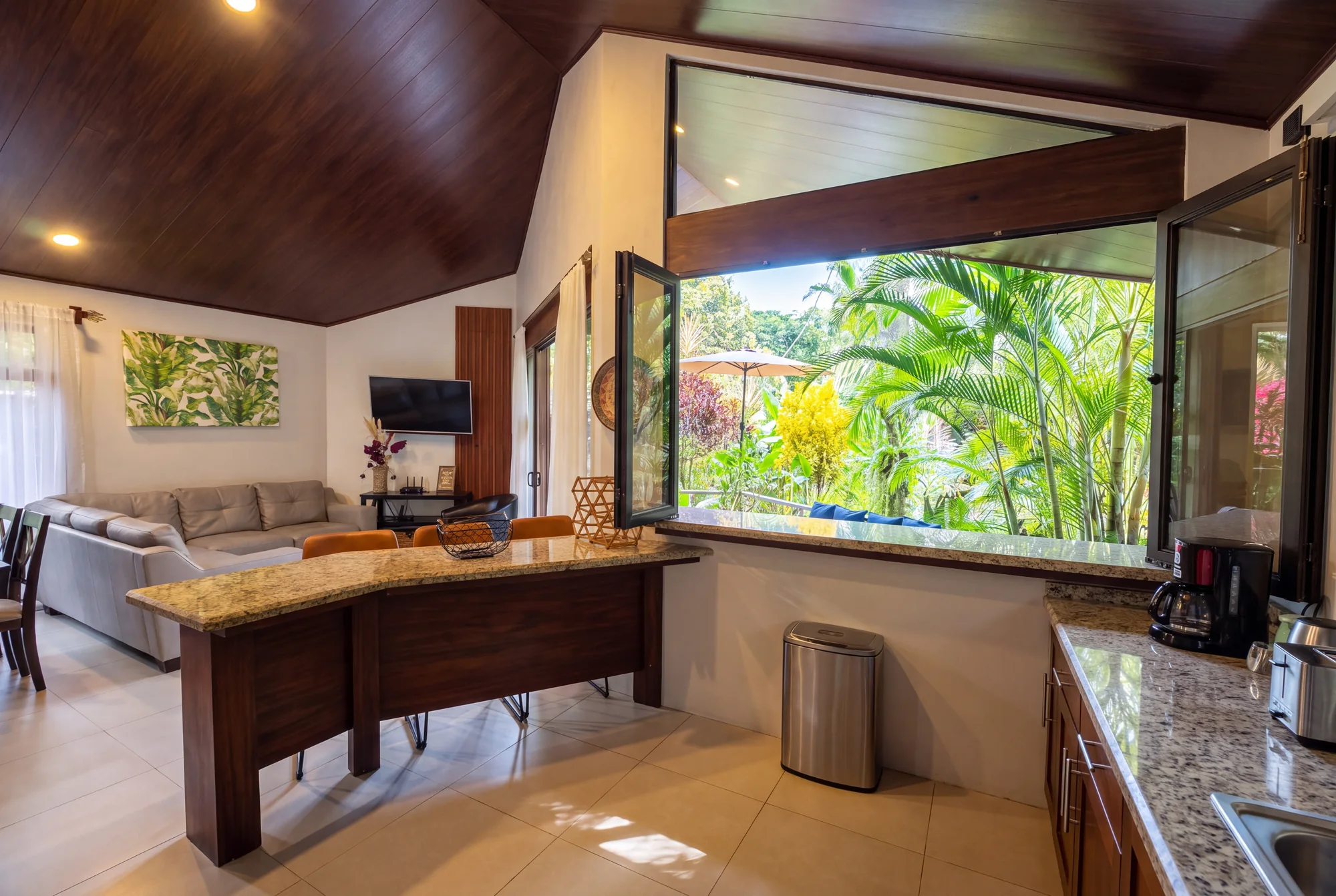 Bromelias Home open-concept living and kitchen