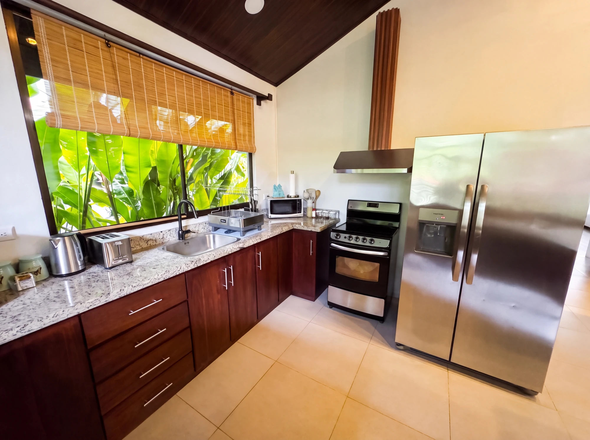 Bromelias Home fully equipped kitchen