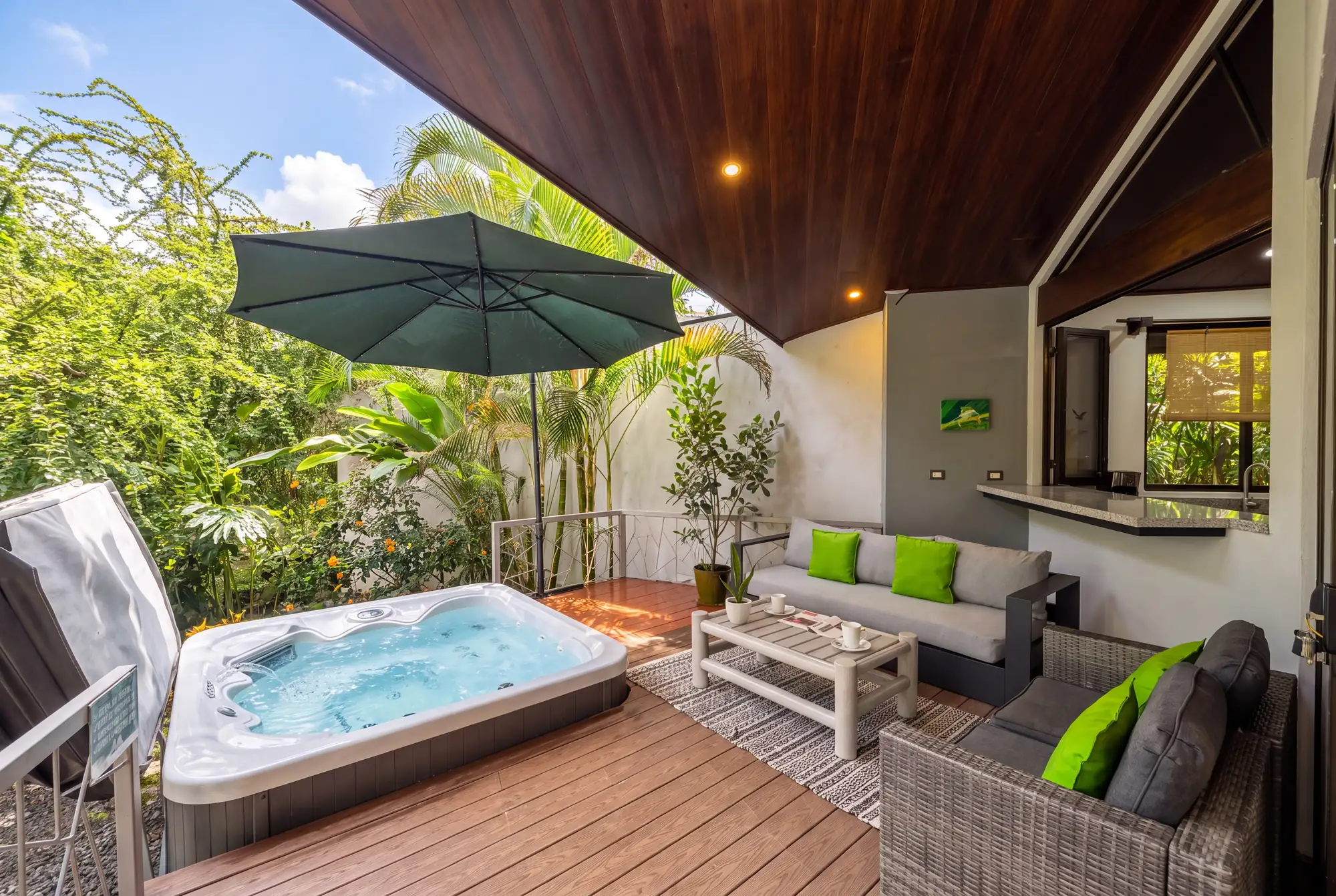Heliconias Home jacuzzi terrace lounge