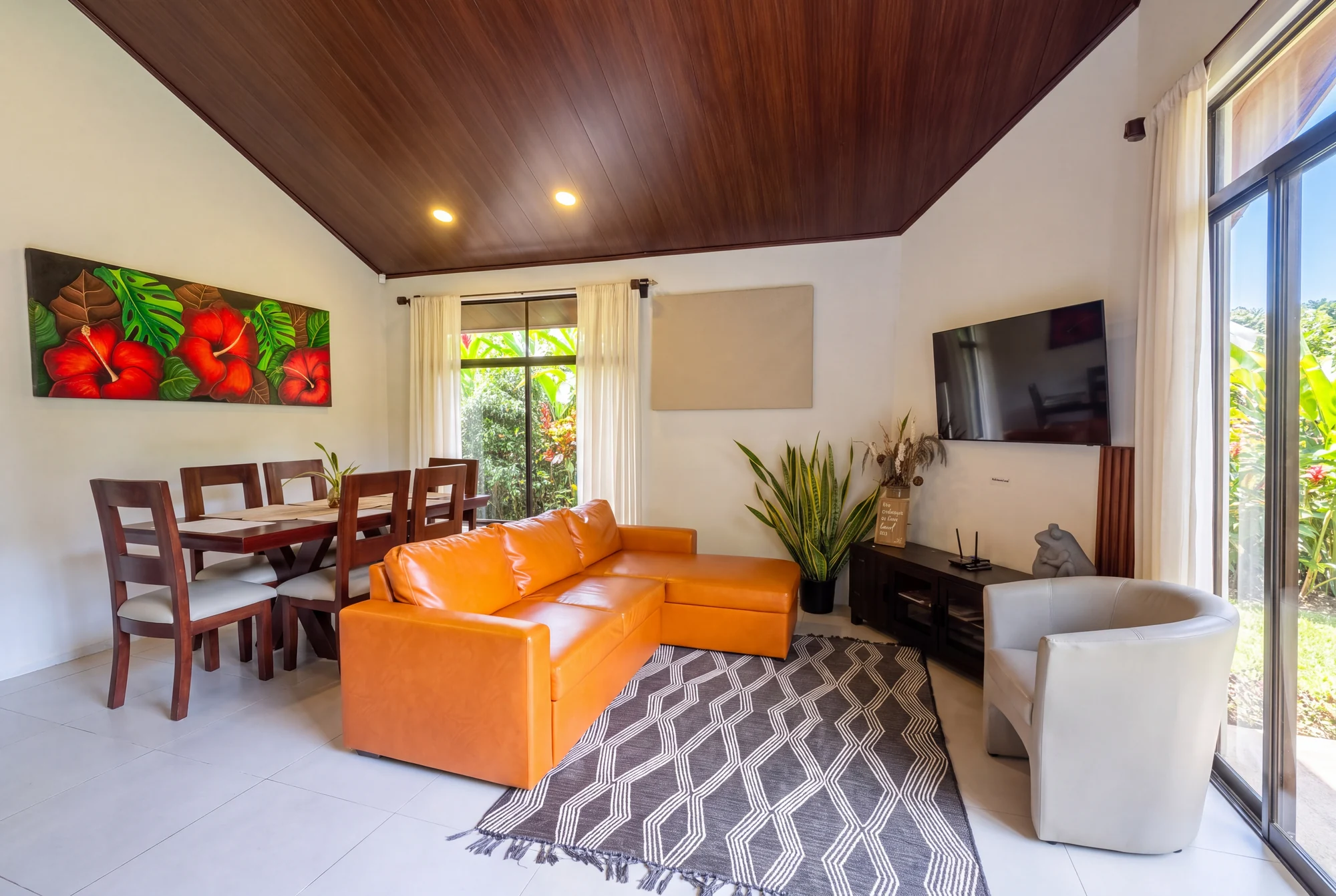 Amapola Home living and dining room