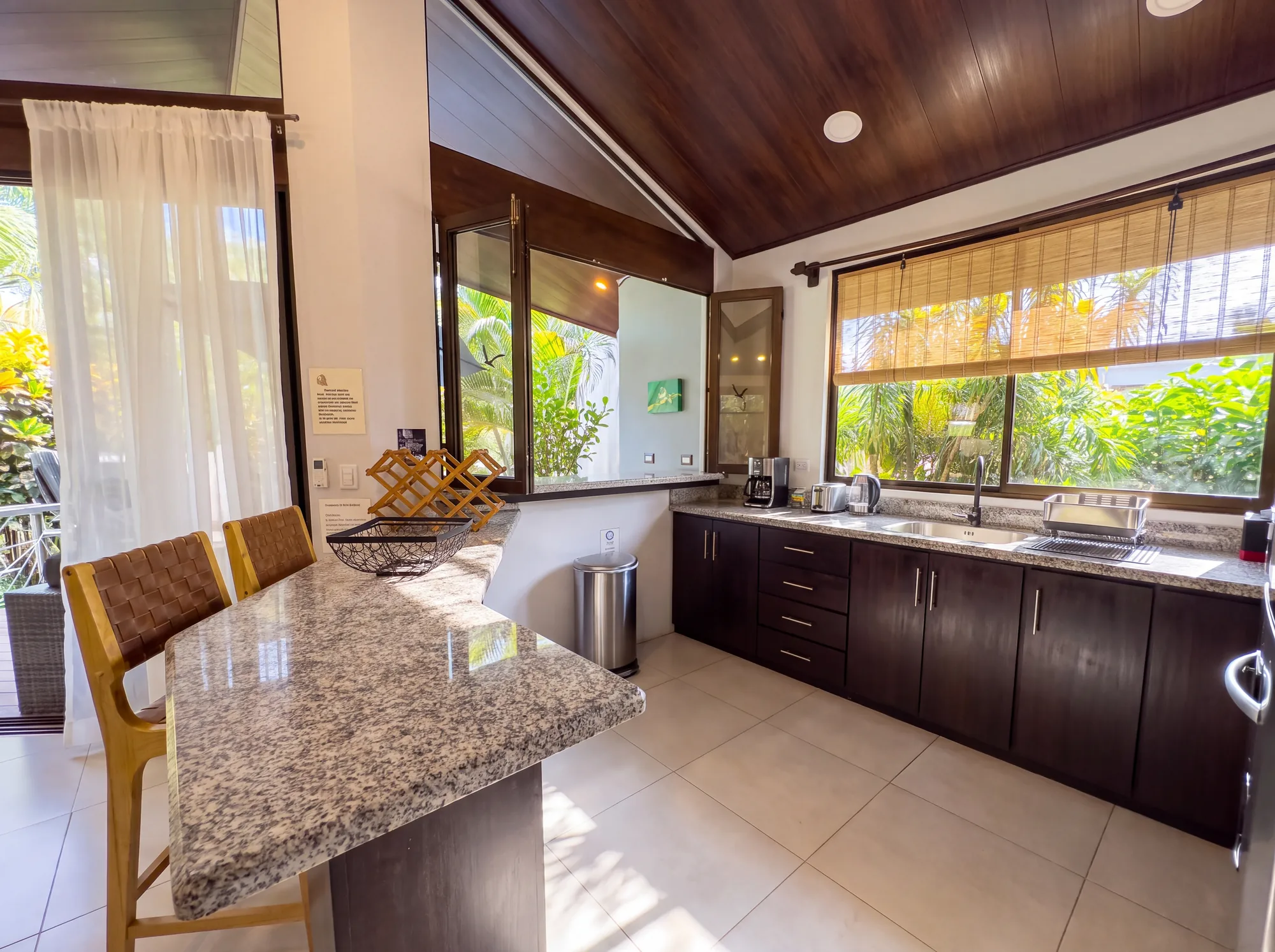 Amapola Home kitchen bar
